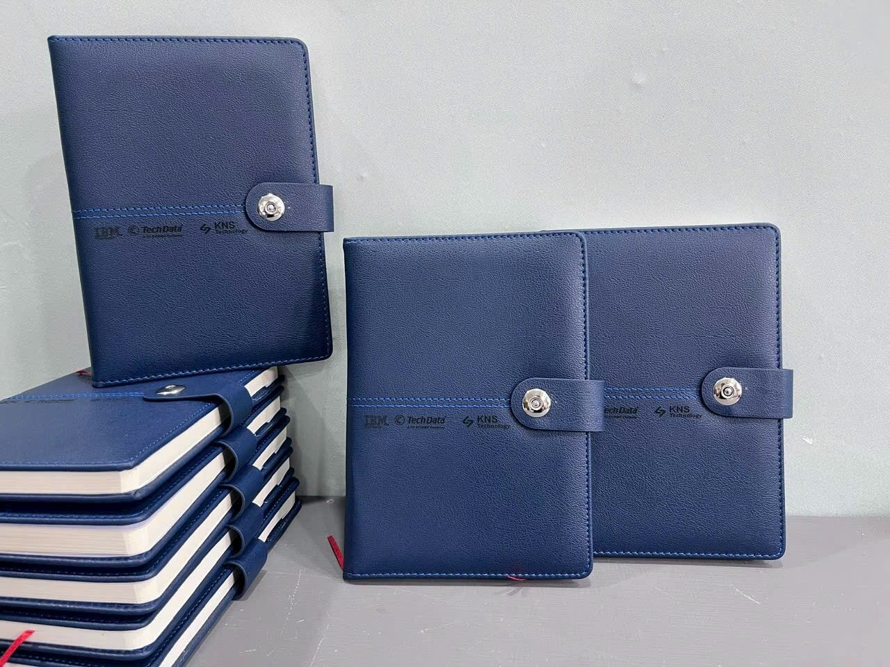 quà tặng kỷ niệm ngày thành lập